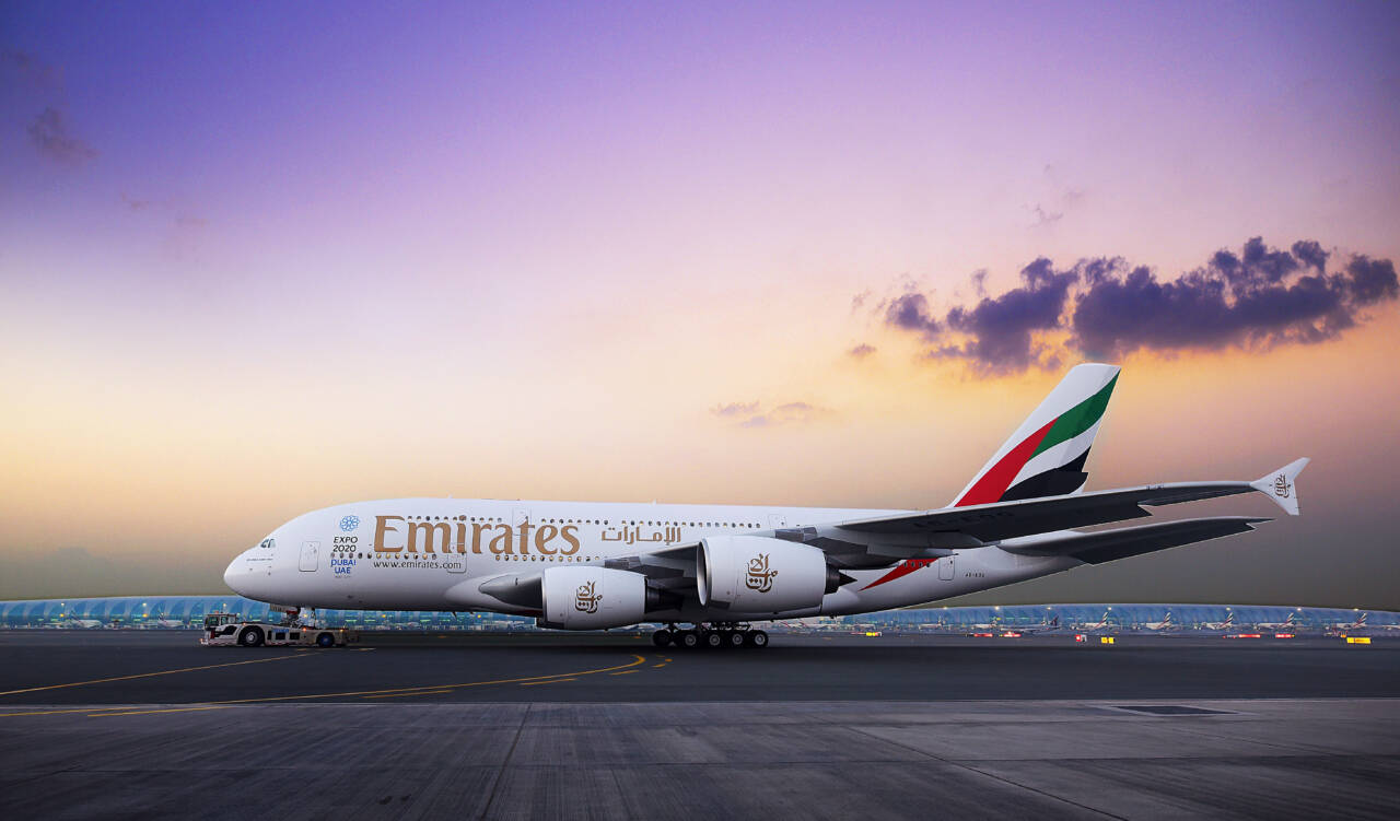 エミレーツ航空機影A380
