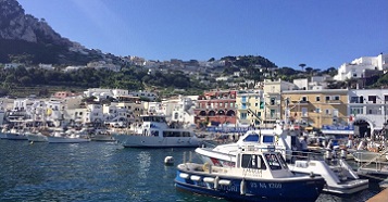 イタリアのナポリ湾に浮かぶ島「カプリ島」：イメージ